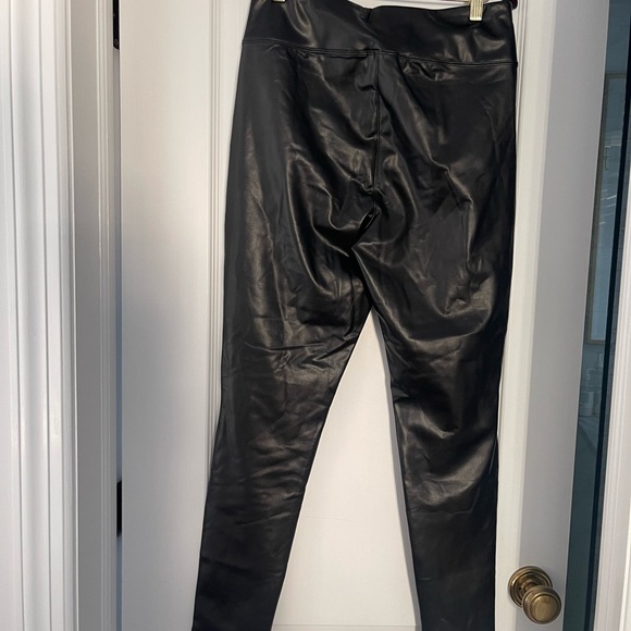 GAP Black Vegan Leather Leggings  Faux Leather Ponte Skinny Size M NWT - Picture 3 of 4